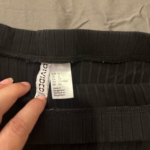 H&M Ribbed Skirt - Picture 2 of 2